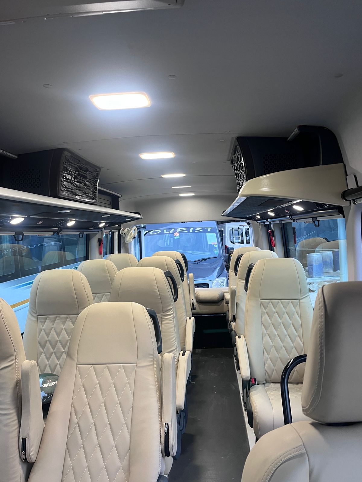 16 Seater Tempo